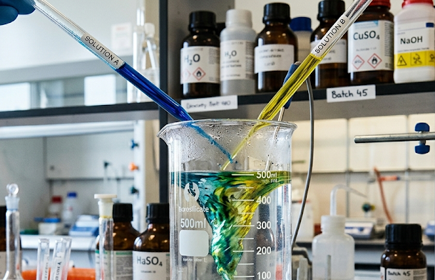 High speed liquid chemical mixing